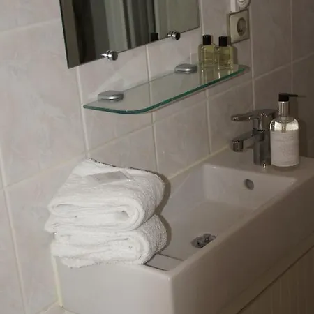 Hotel La Petite Cour 3*
