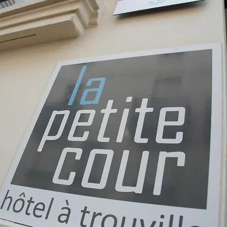 La Petite Cour