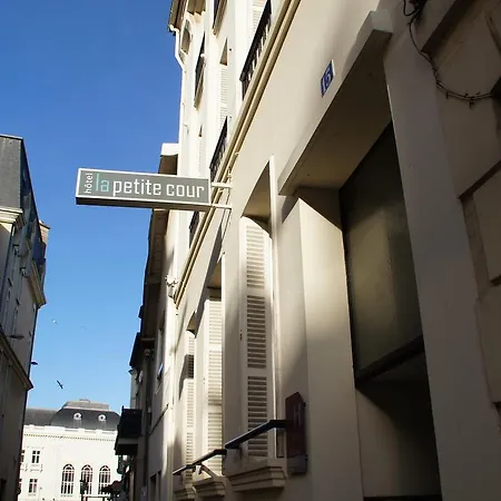 Hotell La Petite Cour 3*